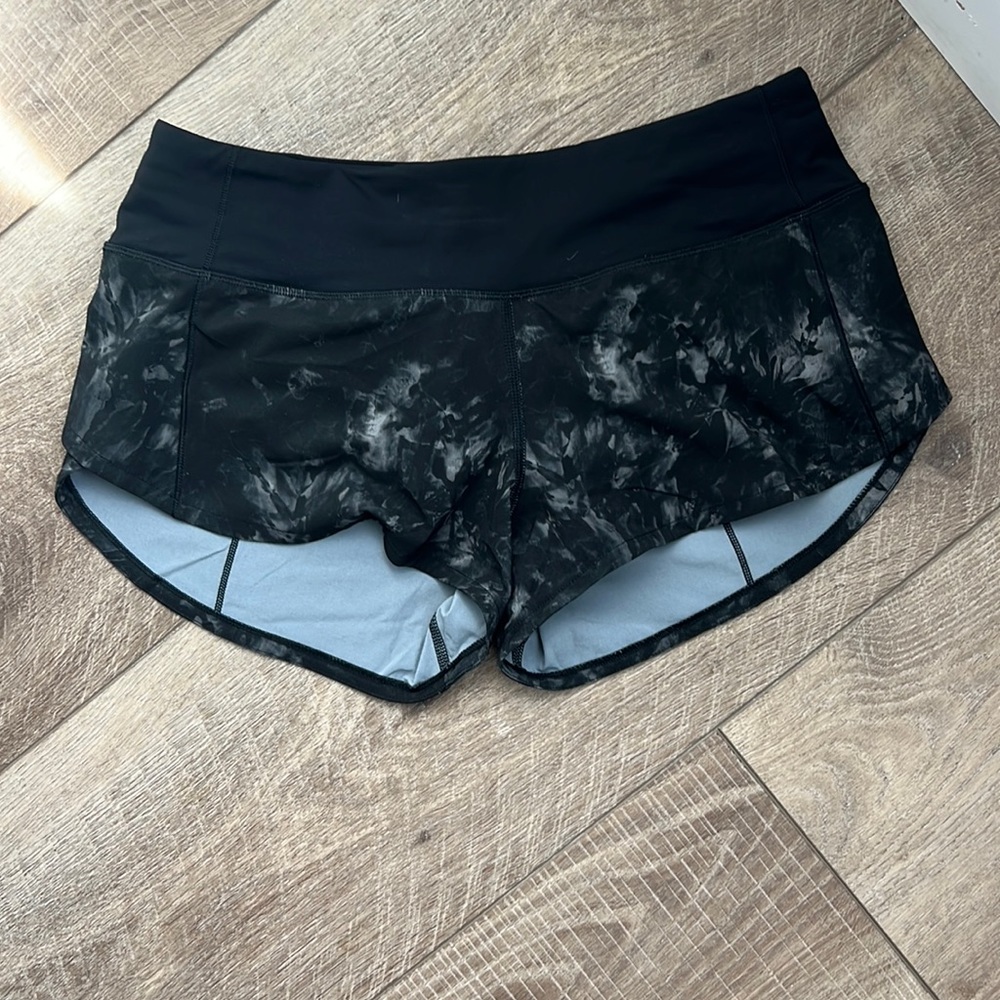 Lululemon Hotty Hot 2.5 Shorts